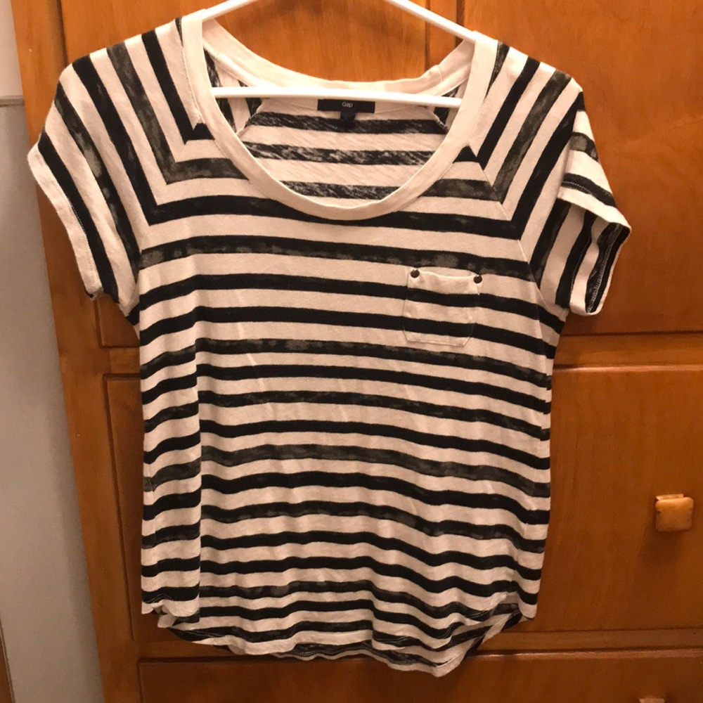 Gap shirt